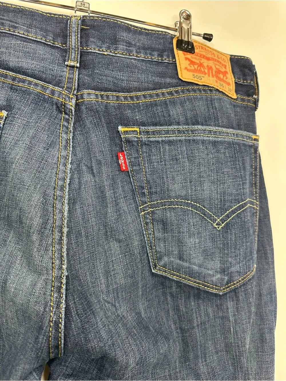 Levi’s 505 Men’s Jeans 36x32 Regular Fit Straight Leg Medium Wash Blue Denim